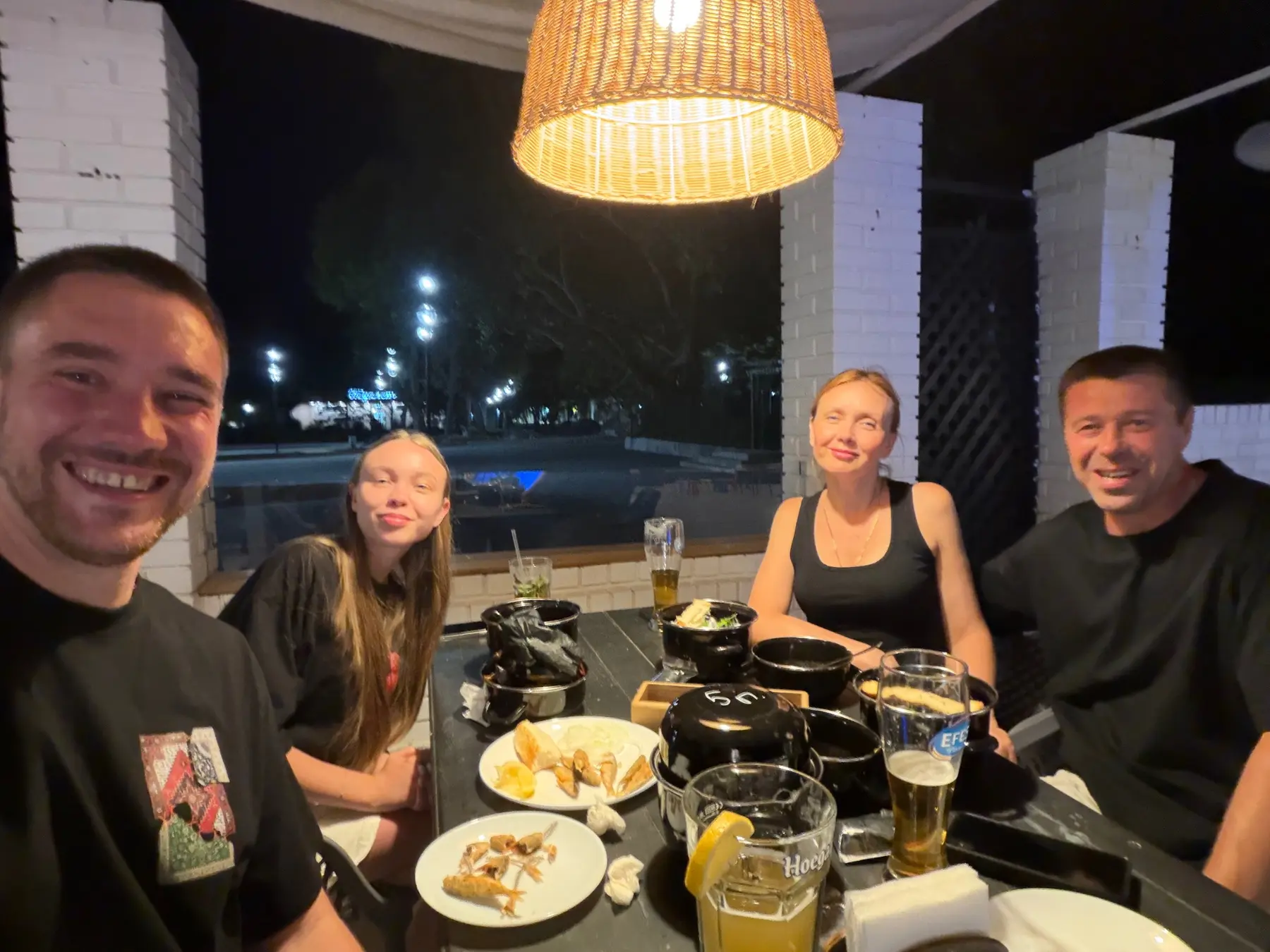 Владимир и Дарья за столом с родными